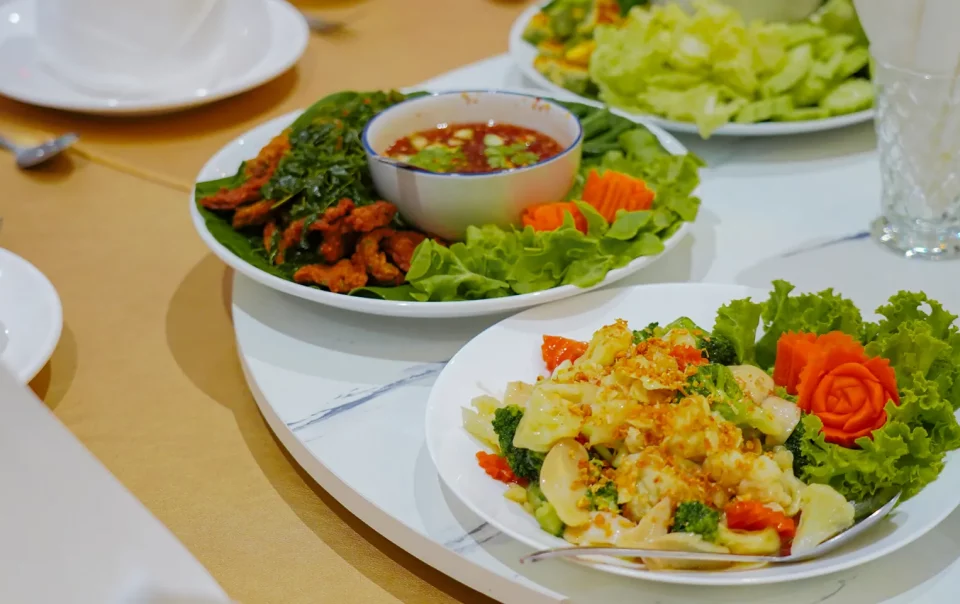 จัดเลี้ยงบุฟเฟ่ต์ 100 คน